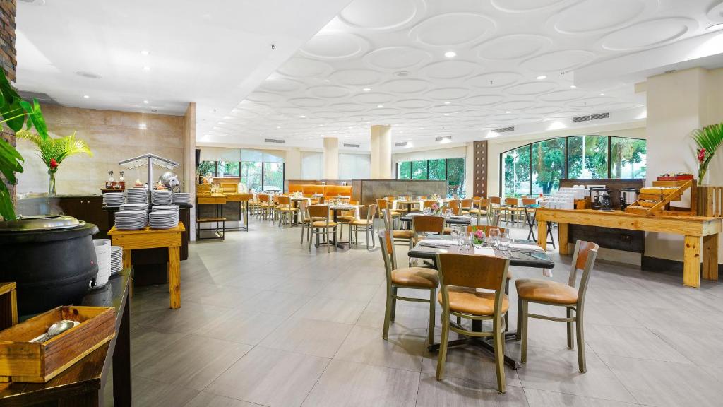 Restaurace v ubytování Holiday Inn Panama Canal by IHG