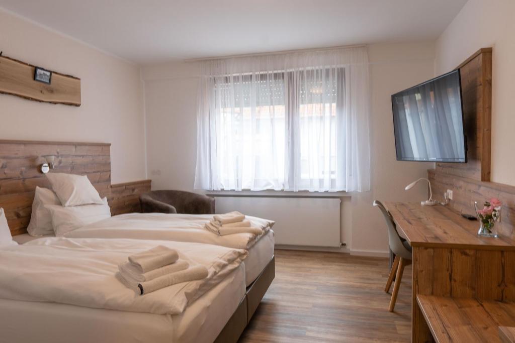 TV a/nebo společenská místnost v ubytování Hotel Post mit Klimaanlage