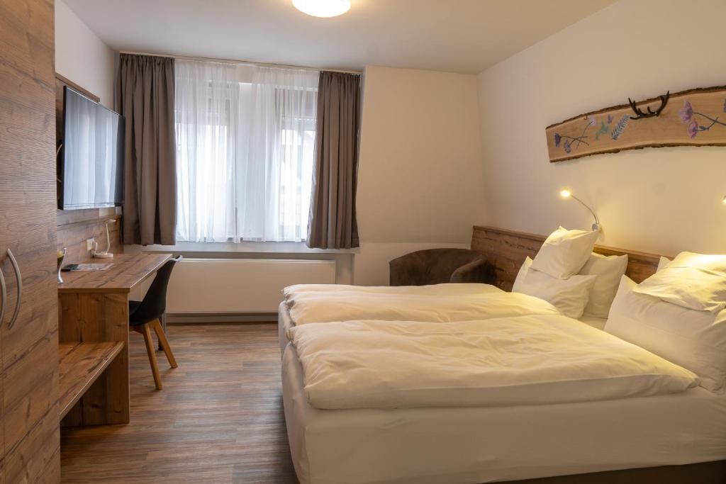 Postel nebo postele na pokoji v ubytování Hotel Post mit Klimaanlage