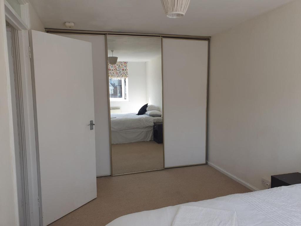 Luxurious ギルフォード 21年 最新料金