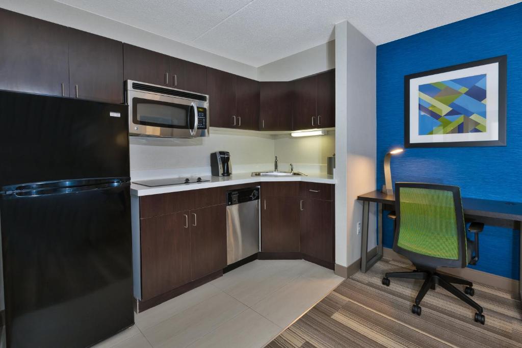 Holiday Inn Express Blacksburg by IHG - Suite King