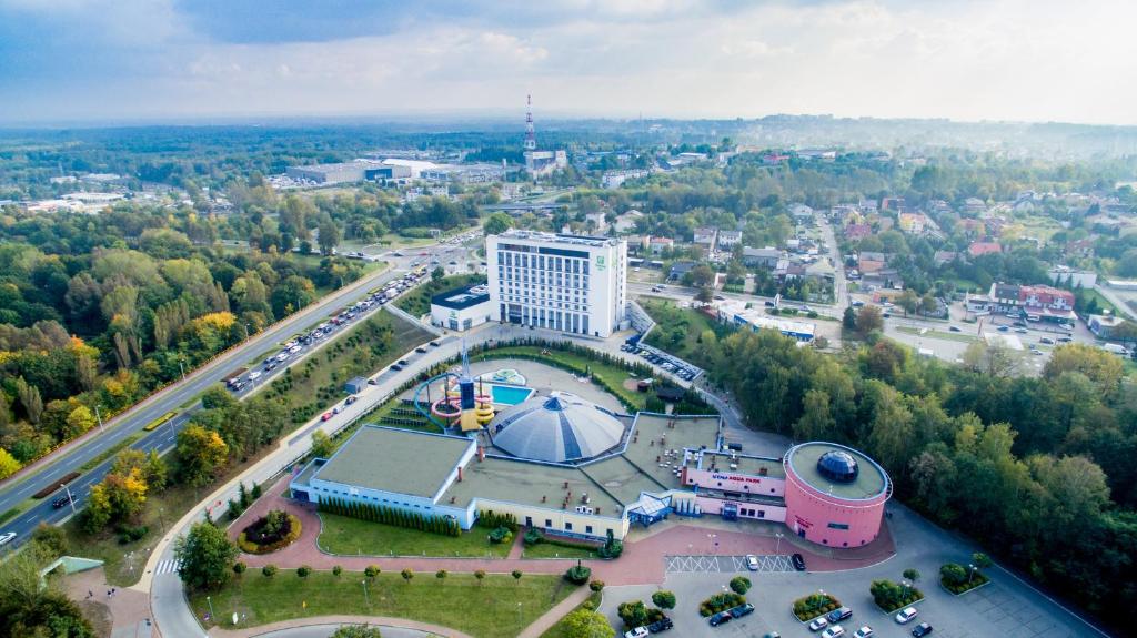 Pohľad z vtáčej perspektívy na ubytovanie Holiday Inn Dąbrowa Górnicza-Katowice by IHG