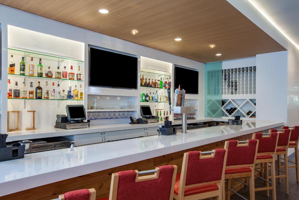 Holiday Inn Cleveland Clinic by IHG photo