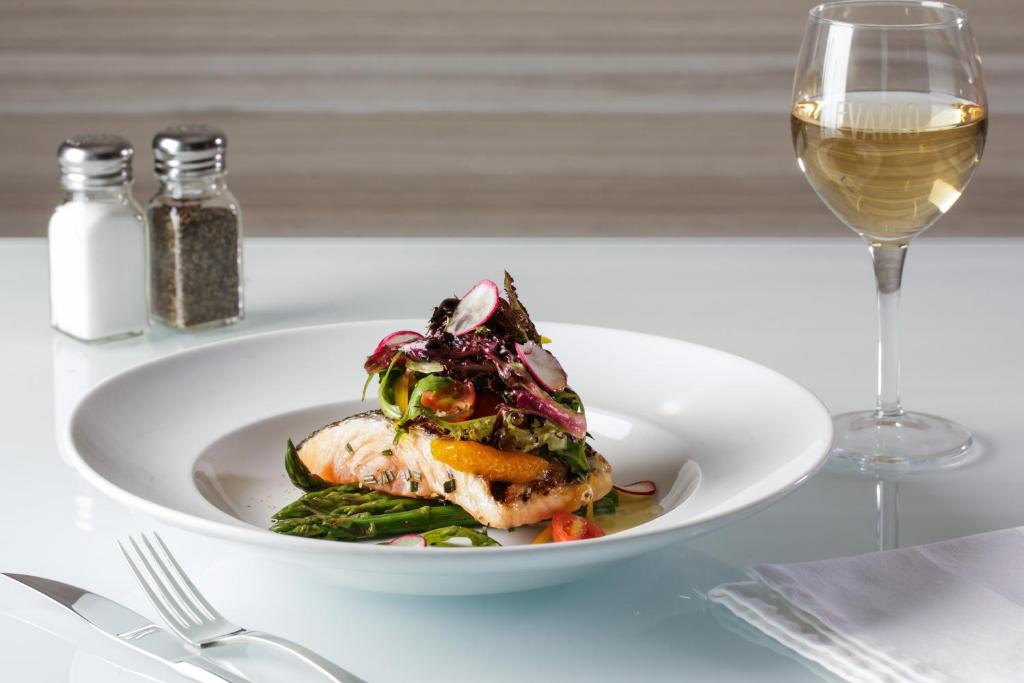 Holiday Inn Edmonton South - Evario Events by IHG - Resim 41