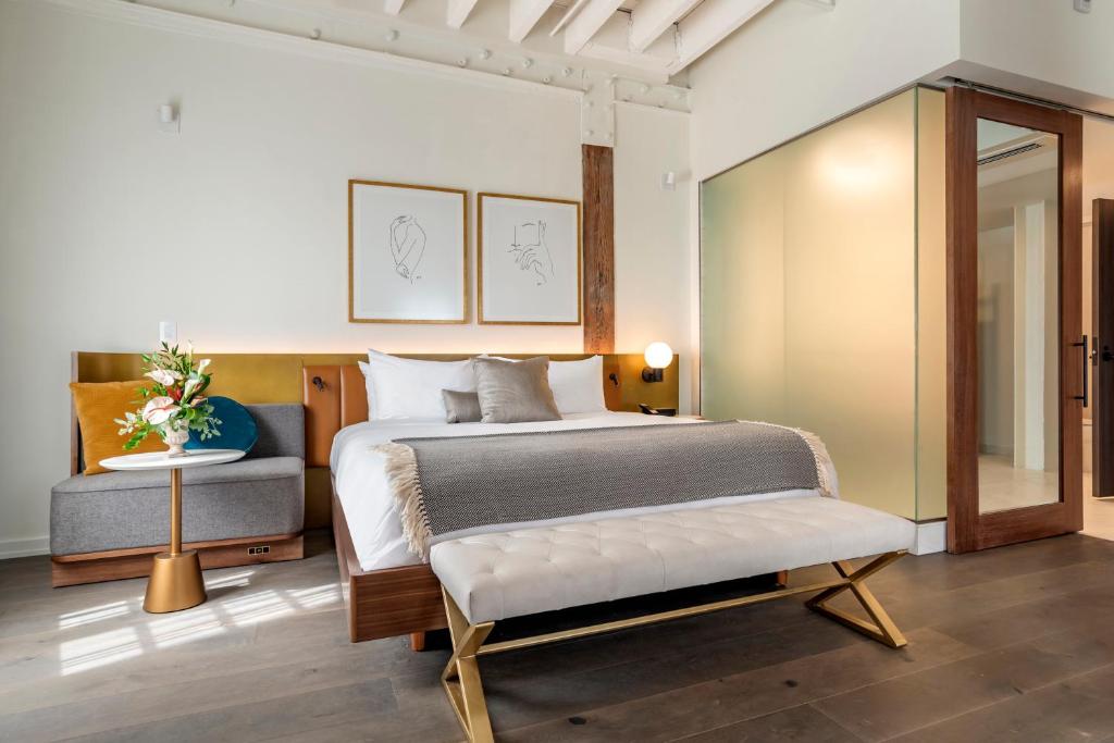 ONE11 Hotel - 