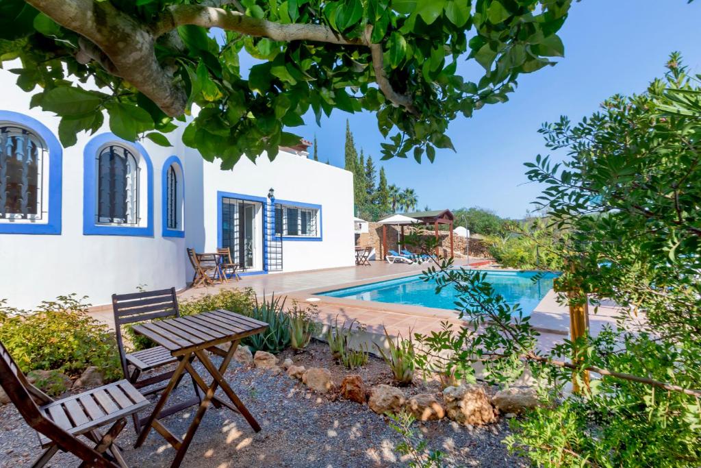 Charming villa with pool, Can Toni Mateu., Sant Carles de ...