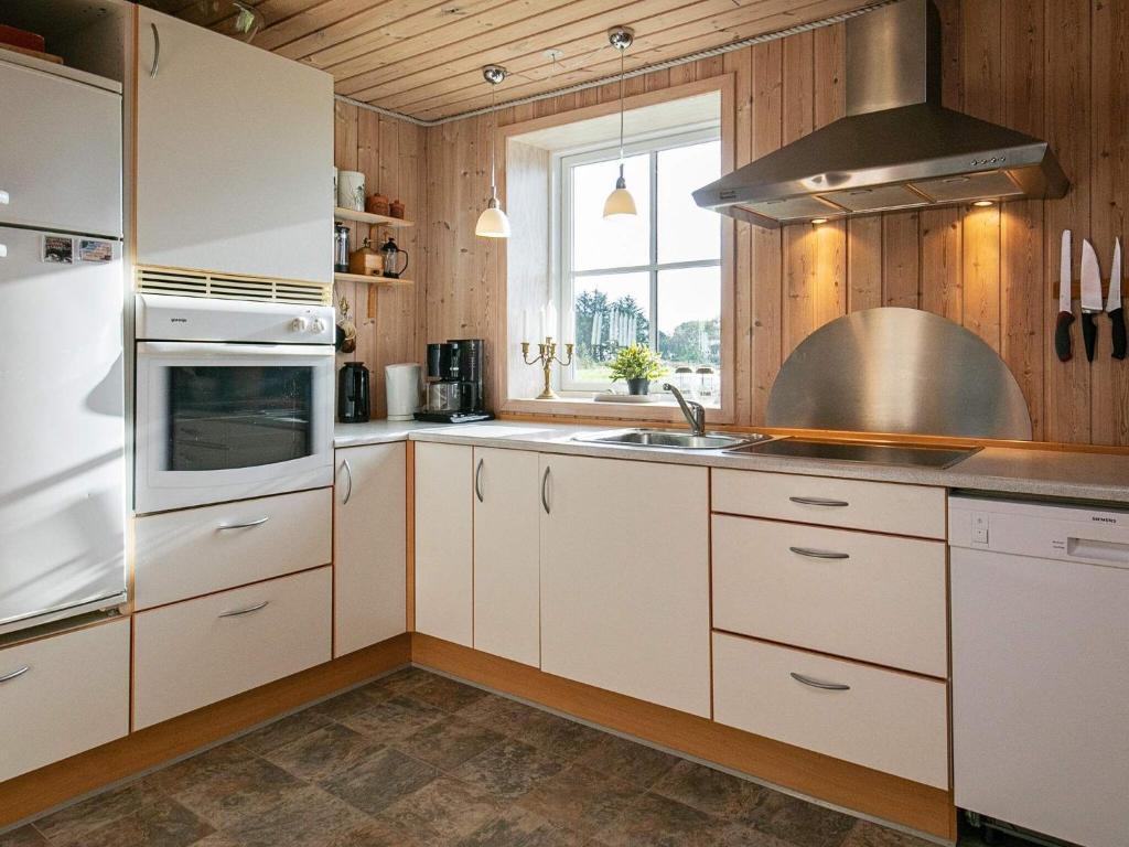 Kuchyň nebo kuchyňský kout v ubytování Cozy Seaside Cottage Escape-By Traum