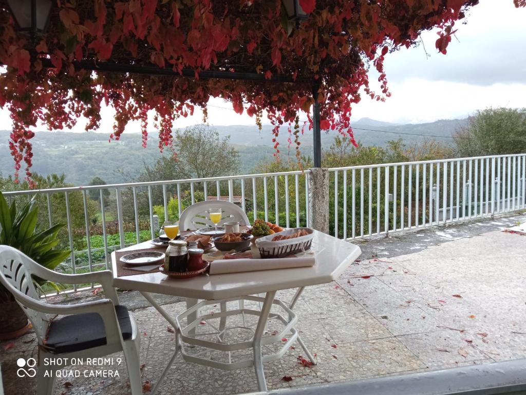 Balkón nebo terasa v ubytování Casa MiraXurés con vistas a la Sierra del Xurés