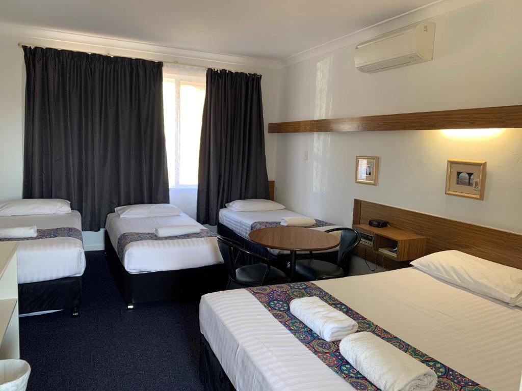 Postel nebo postele na pokoji v ubytování Panorama Motor Inn