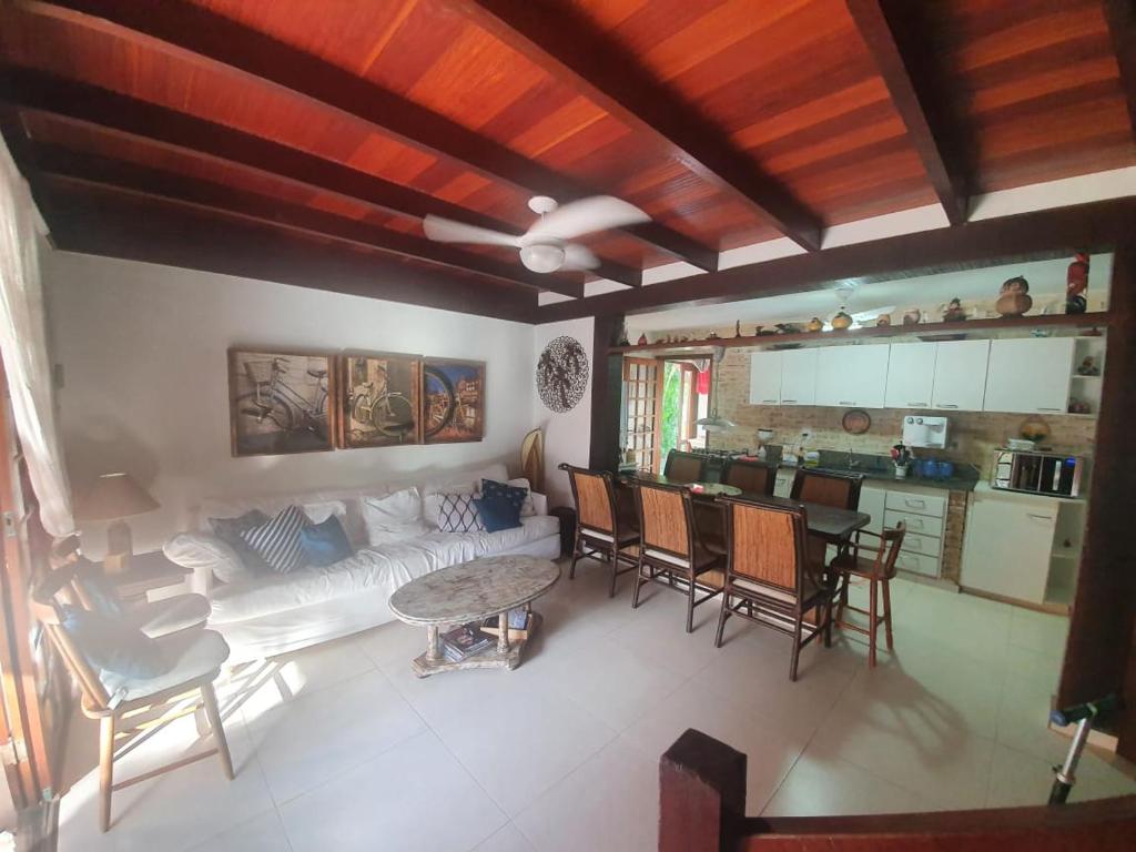  CASA EM ÓTIMO CONDOMINIO DE BUZIOS