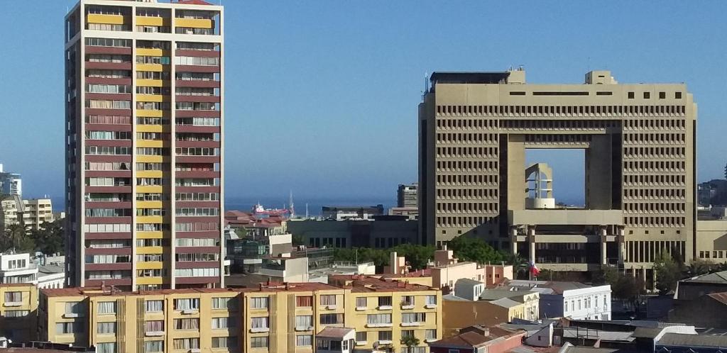 Nespecifikovaný výhled na destinaci Valparaíso nebo výhled na město při pohledu z penzionu