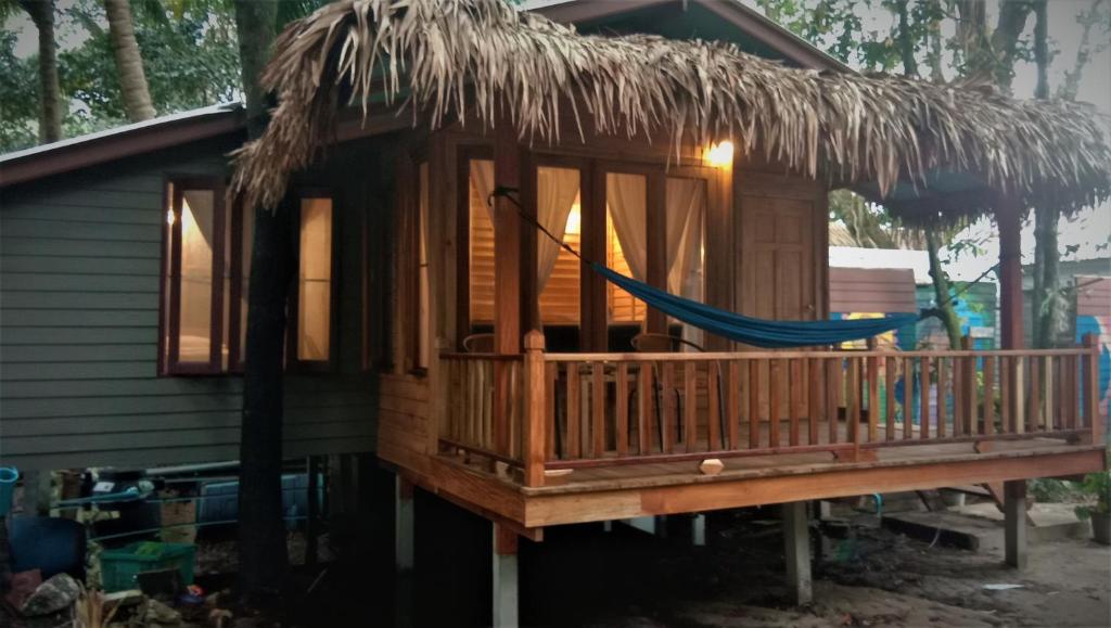 Gallery image of Lazy Hut in Ko Phayam