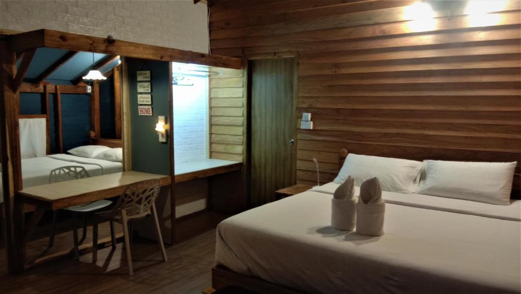 Gallery image of Lazy Hut in Ko Phayam