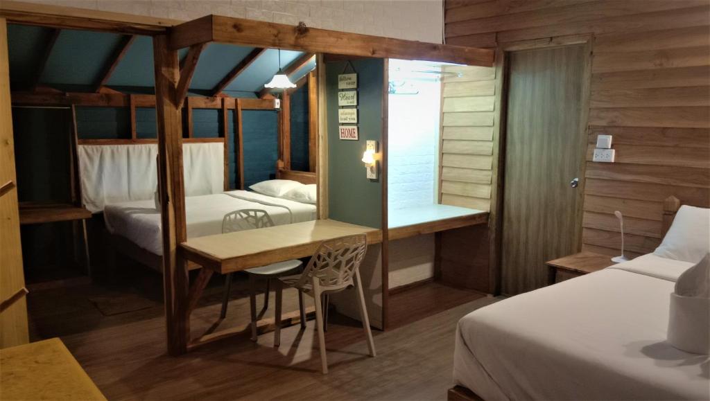 Gallery image of Lazy Hut in Ko Phayam