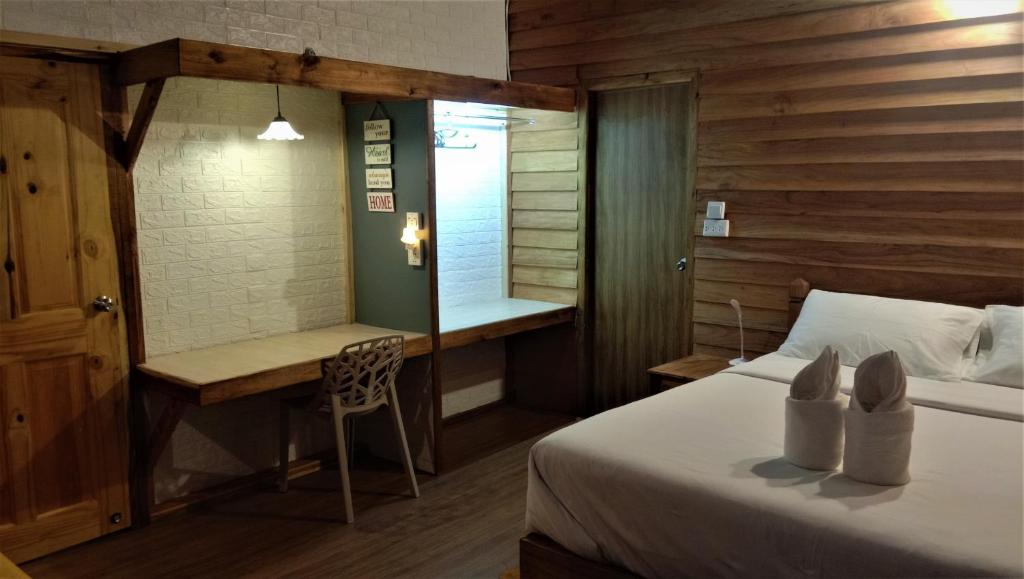 Gallery image of Lazy Hut in Ko Phayam