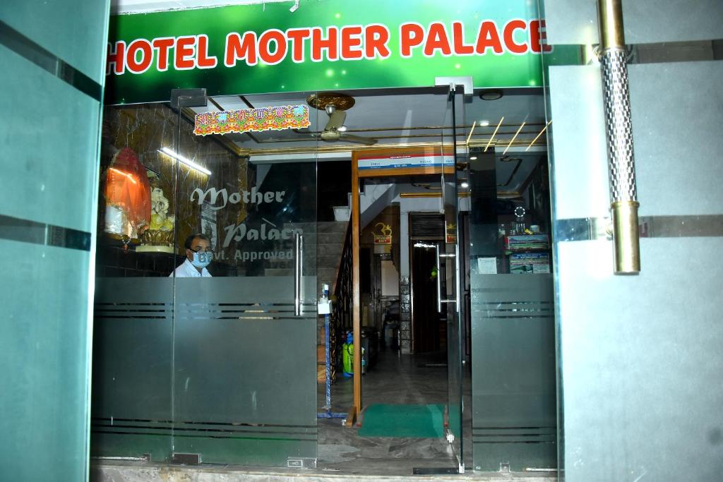 Um certificado, prémio, placa ou documento mostrado em Mother Palace
