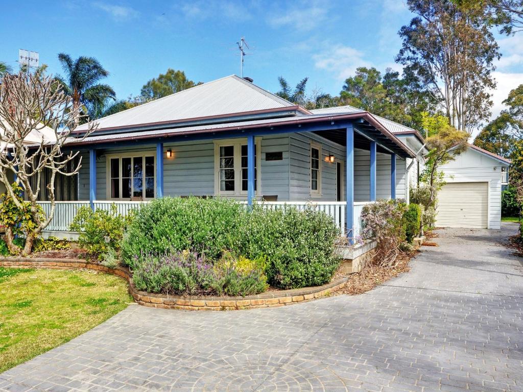 The Lakes Cottage, Tea Gardens (updated prices 2024)