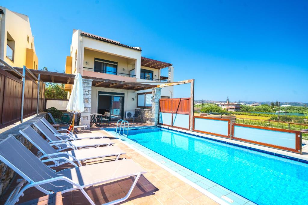 Bazén v ubytování Corali Villas nebo v jeho okolí