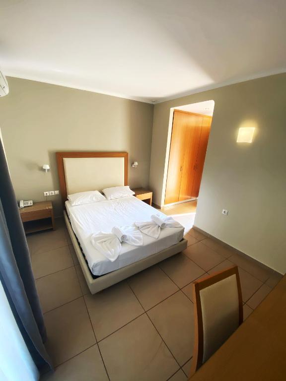 Postel nebo postele na pokoji v ubytování Cosmos Hotel