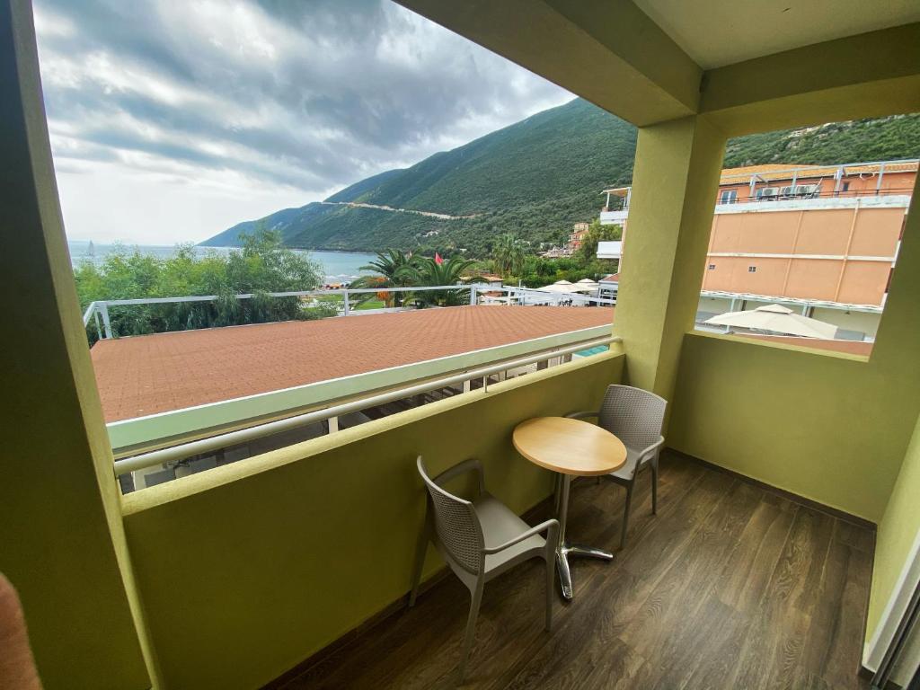 Nespecifikovaný výhled na hory nebo výhled na hory při pohledu z hotelu
