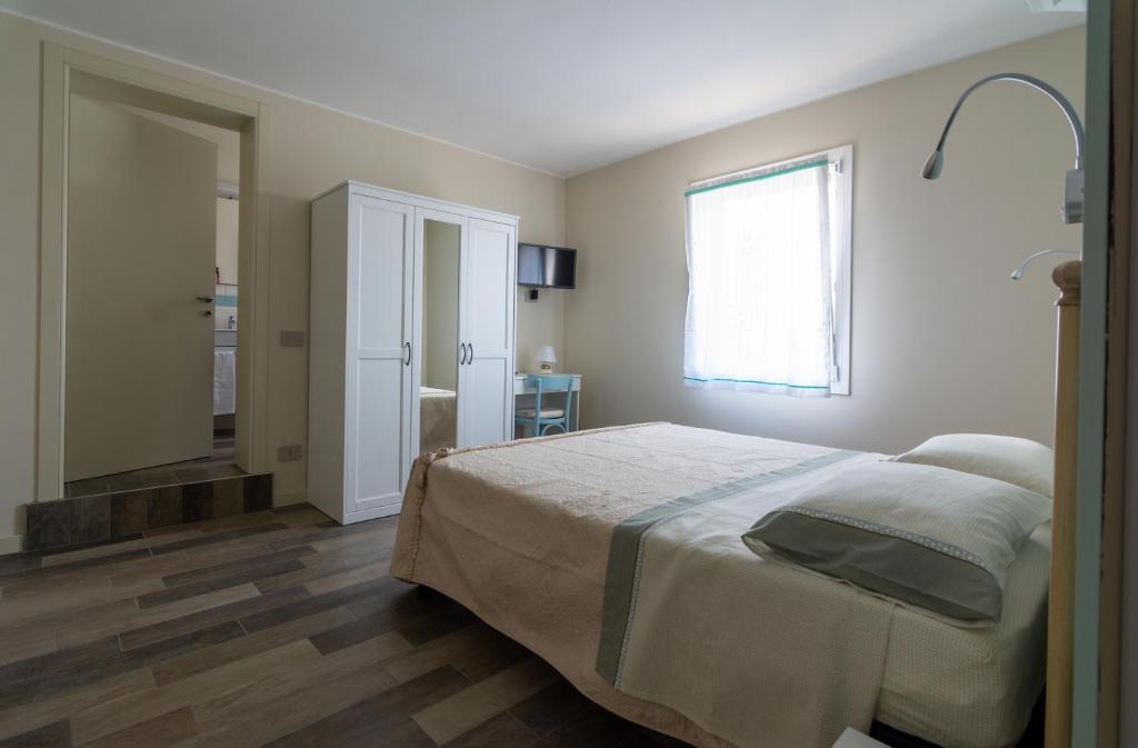 Łóżko lub łóżka w pokoju w obiekcie B&b IL CERE