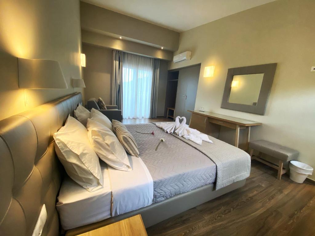 Postel nebo postele na pokoji v ubytování Cosmos Hotel