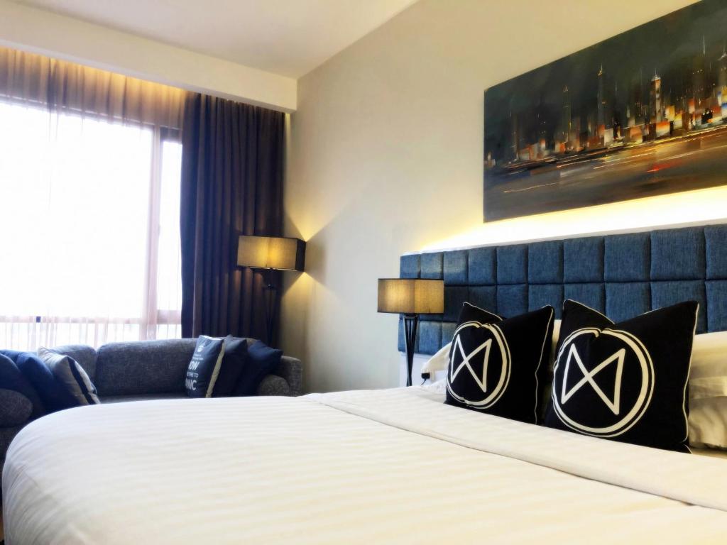 M Roof Hotel & Residences - Deluxe King Plus Room