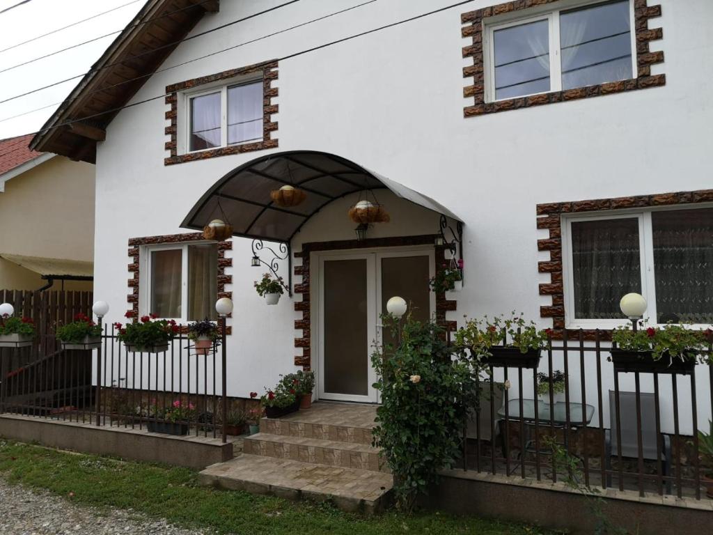 Casa Cu Flori - Housity