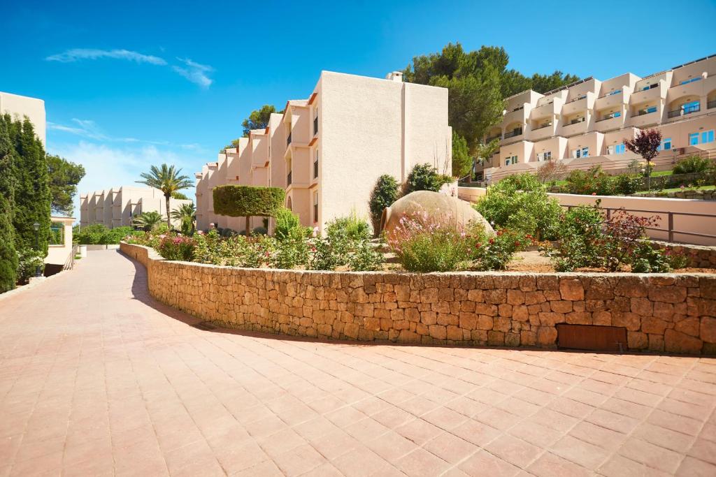 Invisa Hotel Club Cala Blanca, Es Figueral Beach – Updated ...
