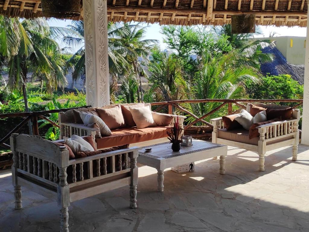 Posezení v ubytování Kimya House, Watamu