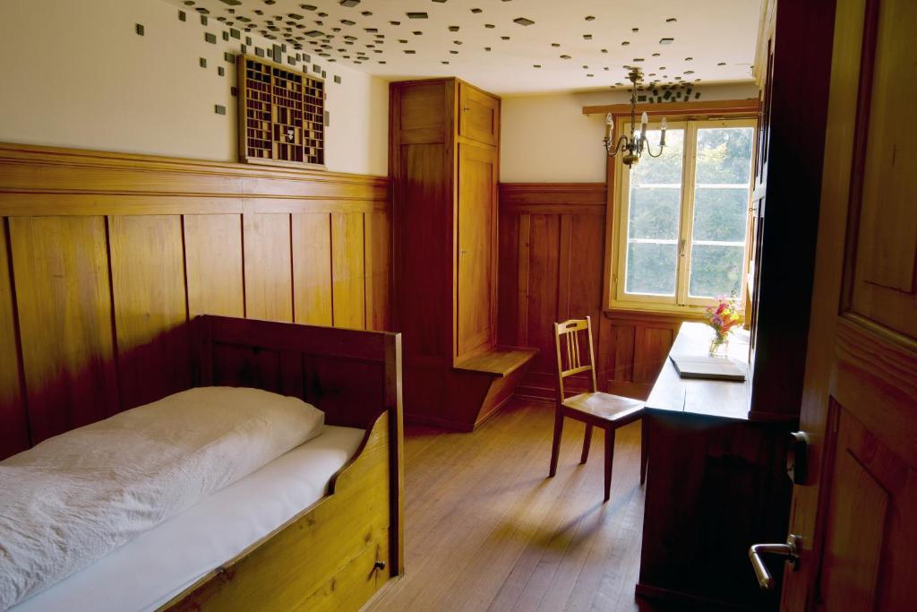Postel nebo postele na pokoji v ubytování Kloster Dornach / Basel