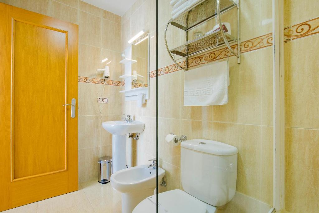 A bathroom at Hotel Arce