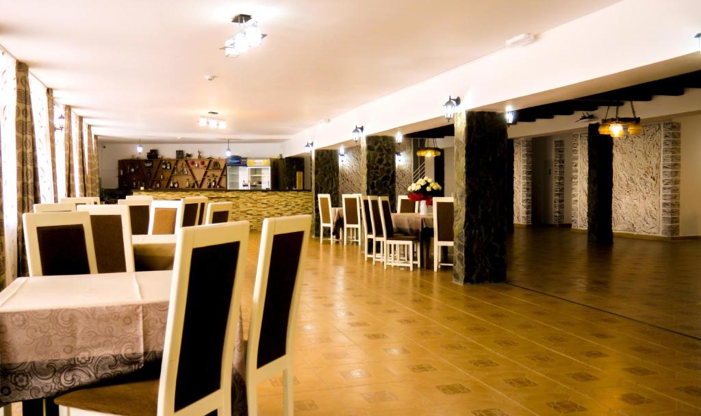 Restaurace v ubytování Pensiunea Danubio