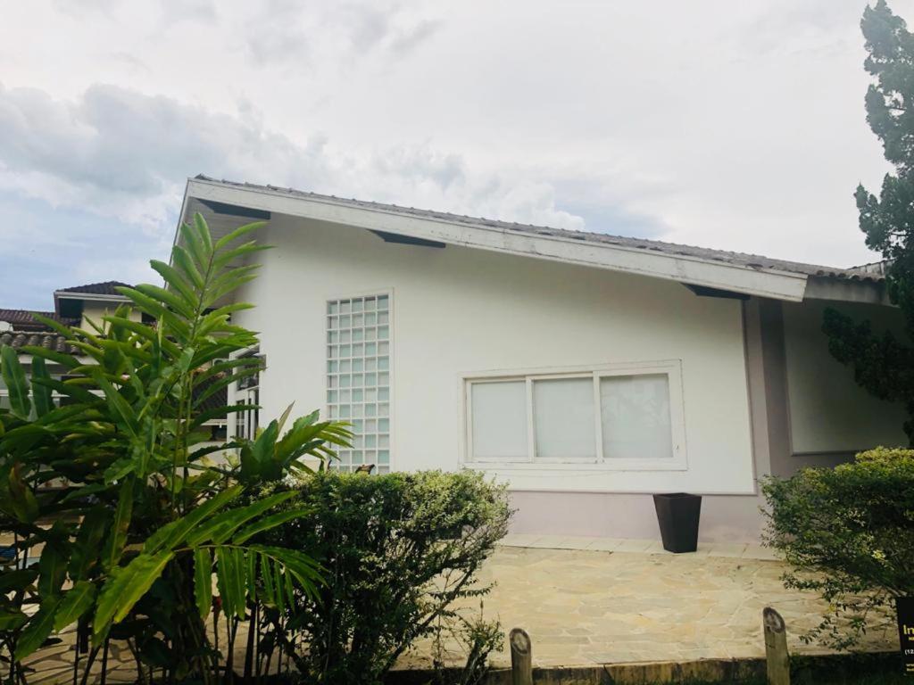  Casa com piscina ubatuba