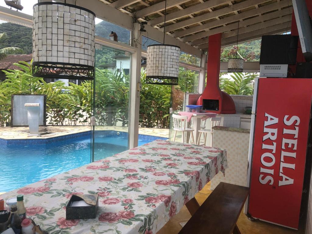  Casa com piscina ubatuba