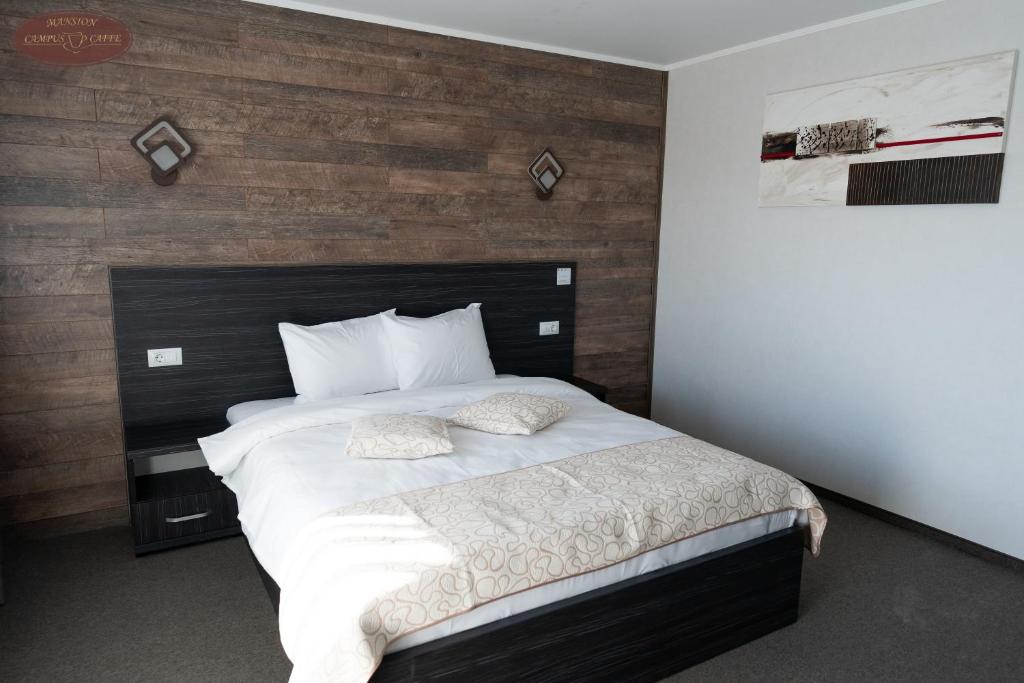 Campus Caffe Mansion - King Room Mit Balkon