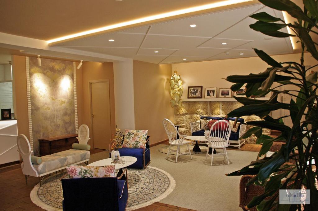 A seating area at Hotel Spa Bosque mar
