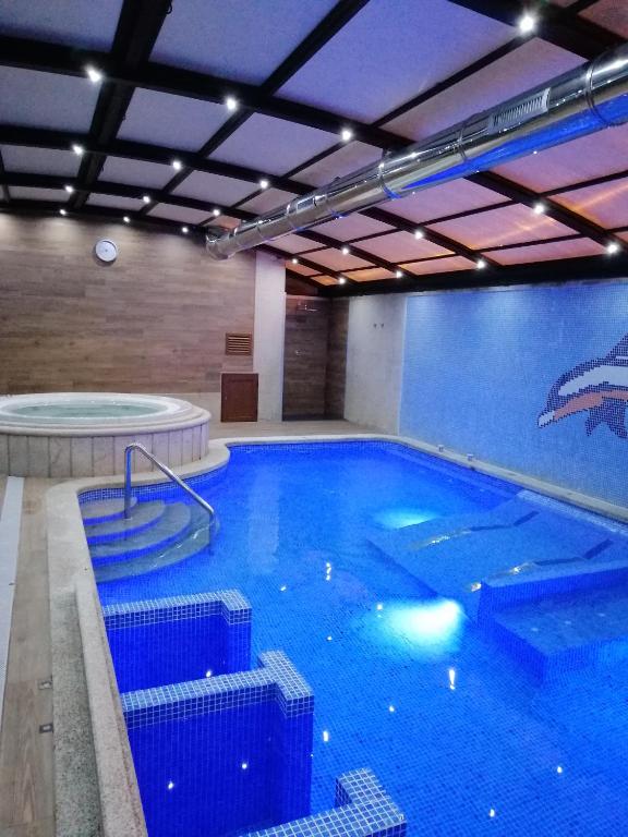 The swimming pool at or close to Hotel Spa Bosque mar