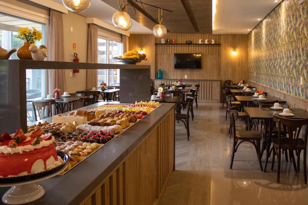 a buffet line with a lot of food in a restaurant at Pousada Brombatti in Nova Petrópolis