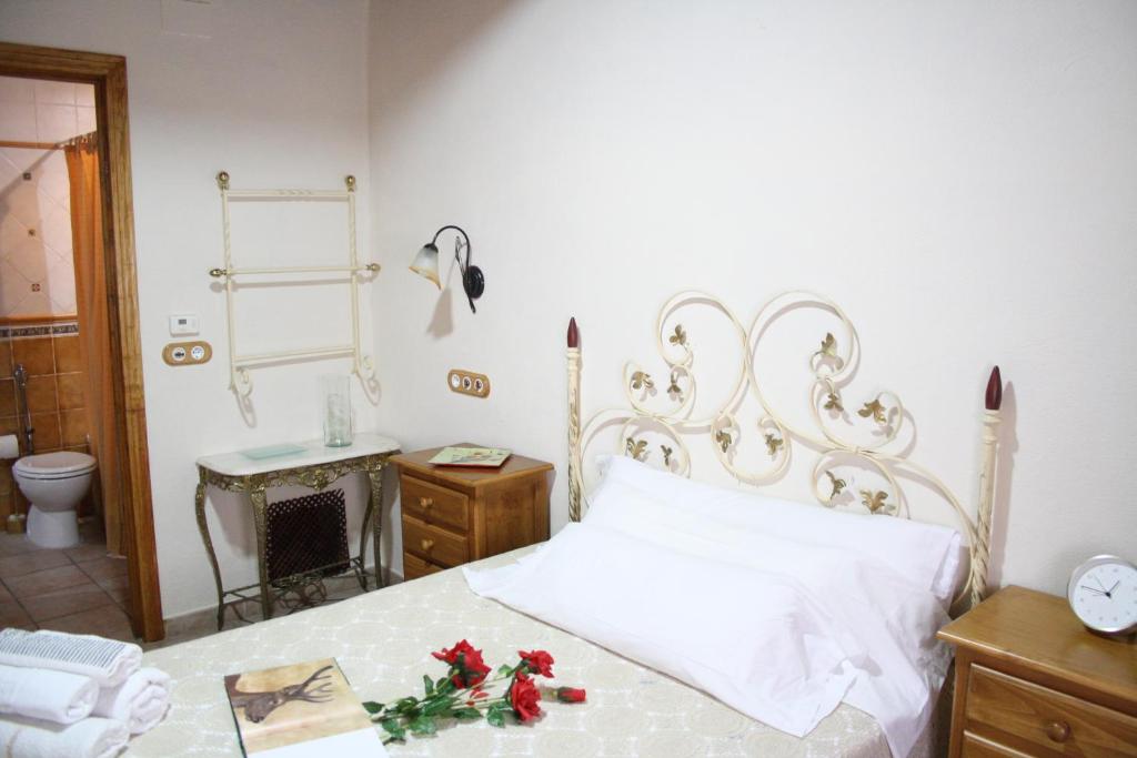 Postel nebo postele na pokoji v ubytování Alojamiento y habitacionesla cañada monfrague
