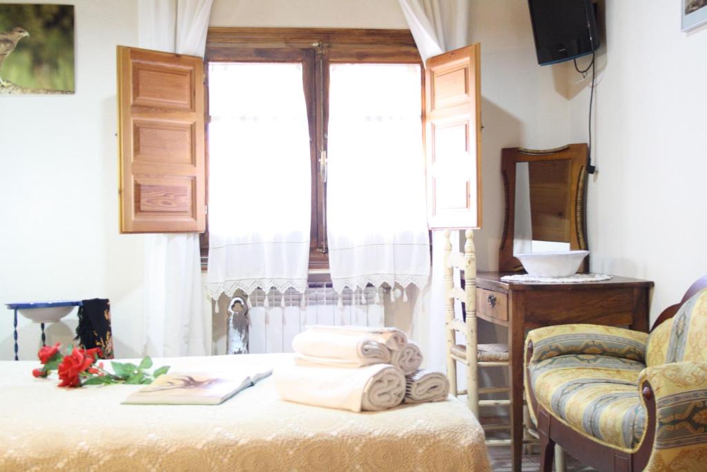 Postel nebo postele na pokoji v ubytování Alojamiento y habitacionesla cañada monfrague