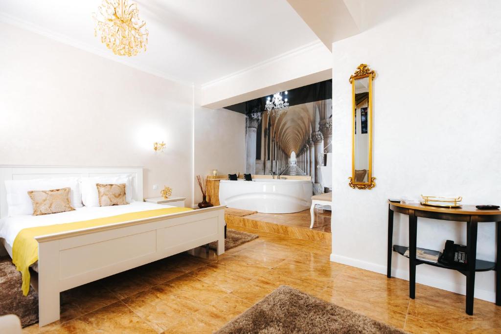 Postel nebo postele na pokoji v ubytování Hotel Evianne Boutique