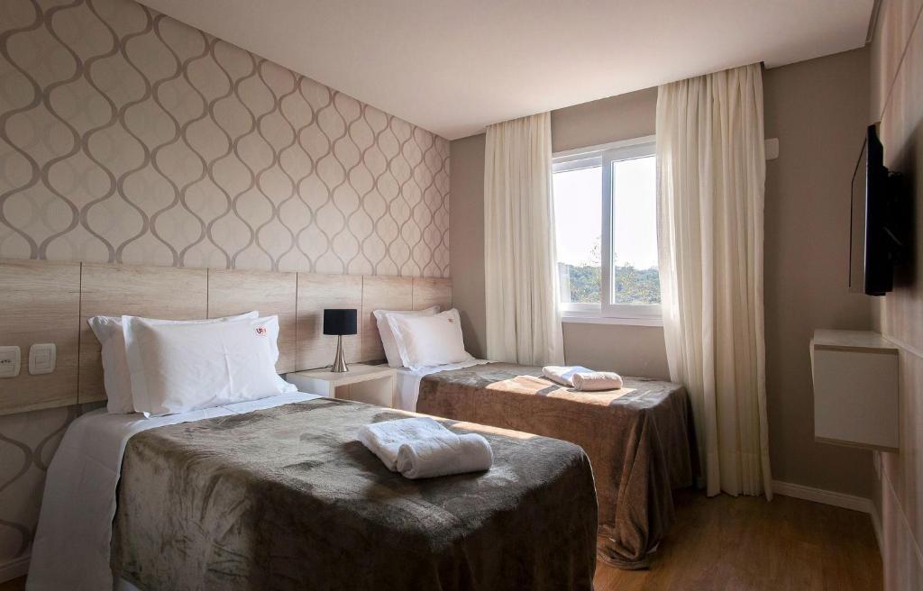 Jardins de Gramado 102 - 2 Suítes e Lavabo no Centro  Jardins de Gramado 102 - 2 Suítes e Lavabo no Centro