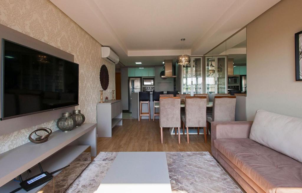 Jardins de Gramado 102 - 2 Suítes e Lavabo no Centro  Jardins de Gramado 102 - 2 Suítes e Lavabo no Centro