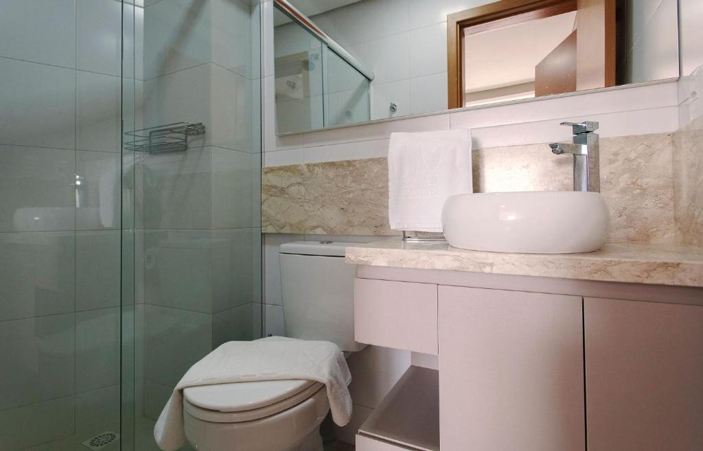 Jardins de Gramado 102 - 2 Suítes e Lavabo no Centro  Jardins de Gramado 102 - 2 Suítes e Lavabo no Centro