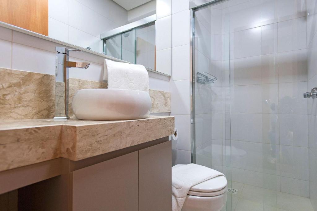 Jardins de Gramado 102 - 2 Suítes e Lavabo no Centro  Jardins de Gramado 102 - 2 Suítes e Lavabo no Centro