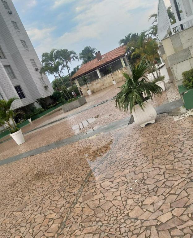  Apto com piscina 1 quarto de até 5 pessoas - Guarujá