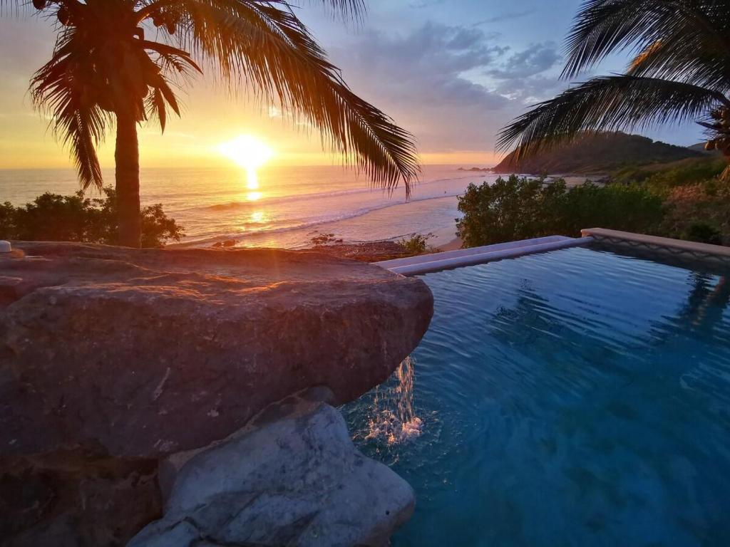 Casa Playa Verde - Beachfront Estate in Troncones