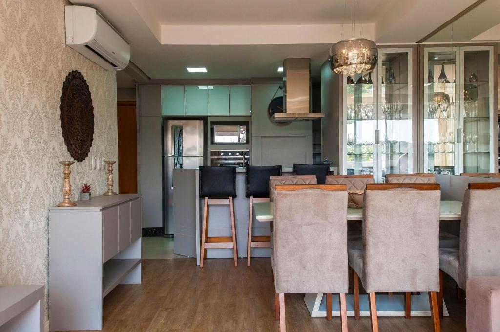 Jardins de Gramado 102 - 2 Suítes e Lavabo no Centro  Jardins de Gramado 102 - 2 Suítes e Lavabo no Centro