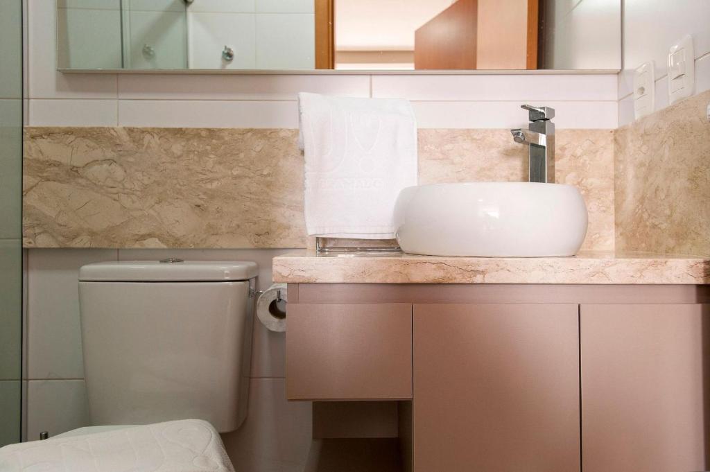 Jardins de Gramado 102 - 2 Suítes e Lavabo no Centro  Jardins de Gramado 102 - 2 Suítes e Lavabo no Centro